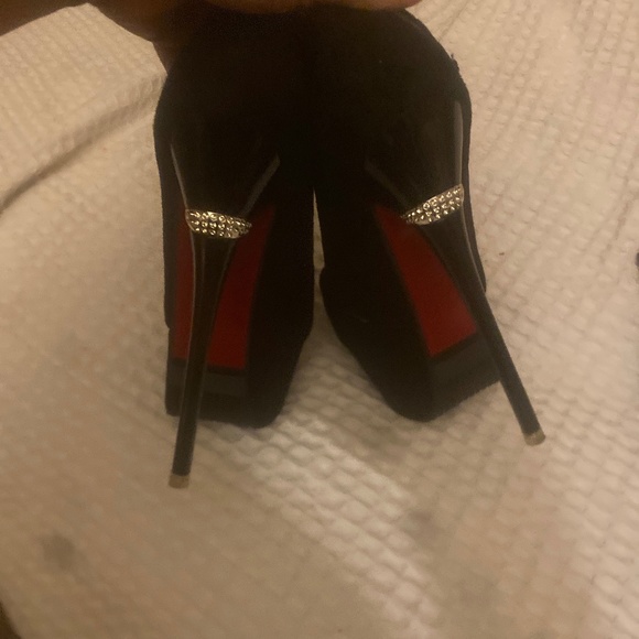 Size 7-7.5 heels and boots. - Picture 1 of 16